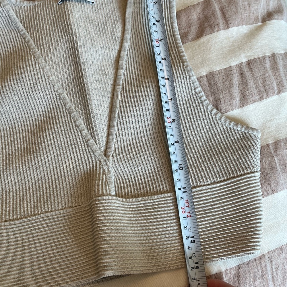 Babaton Taupe Sculpt Knit Deep V-Neck Cropped Tank Top Size Medium - Picture 8 of 12